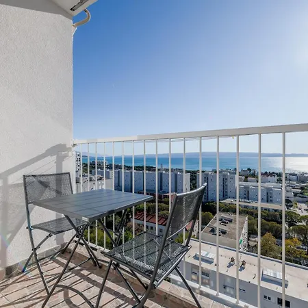 Brand New - Blatine Lejlighed