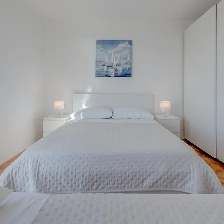 Brand New - Blatine Daire Split